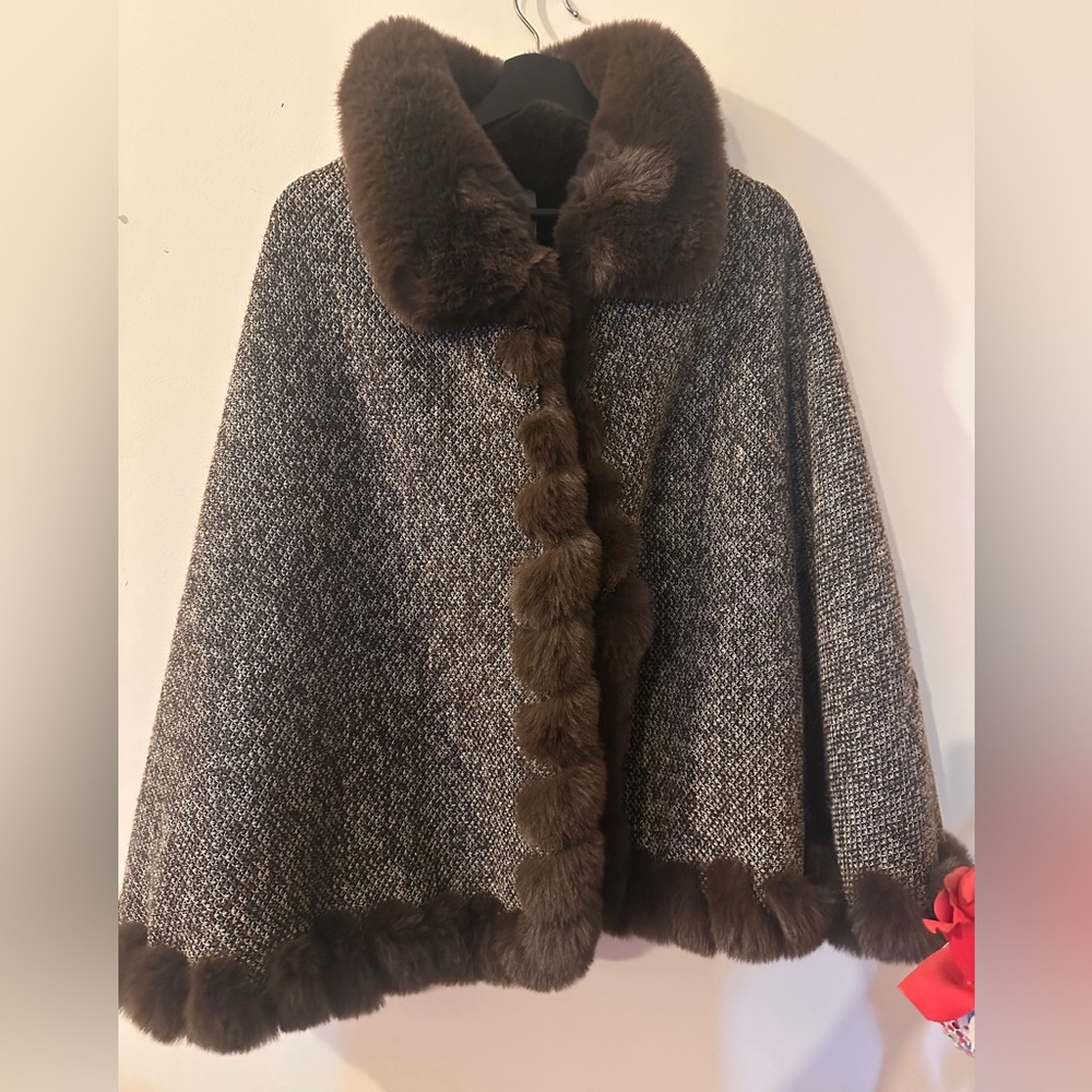 Vince Camuto poncho, one size. New